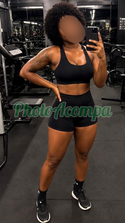 Bruninha, mulher que faz videochamadas e sexting
