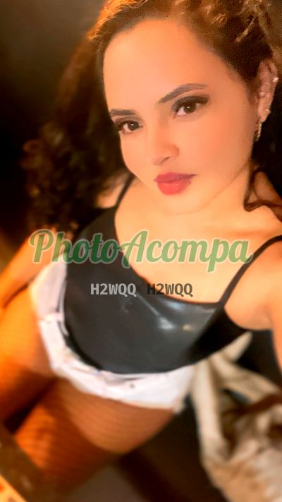 Ayla Romani, mulher que faz videochamadas e sexting