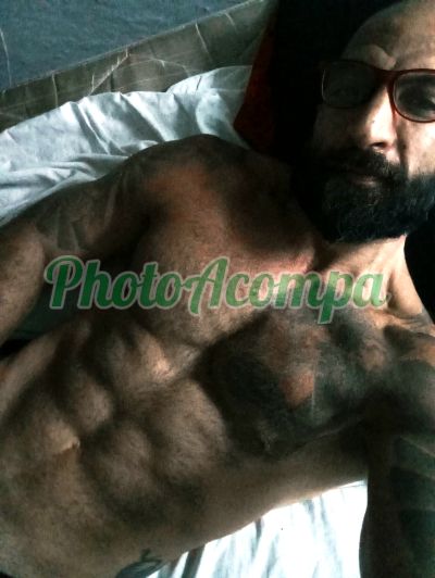 Vitor Hugo da Silveira (21) 96434-0888, homem que faz massagens eróticas na Barra da Tijuca (RJ)