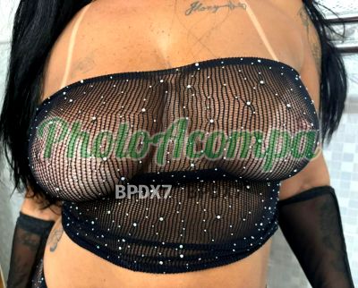 Mooana Ihuara, mulher que faz videochamadas e sexting