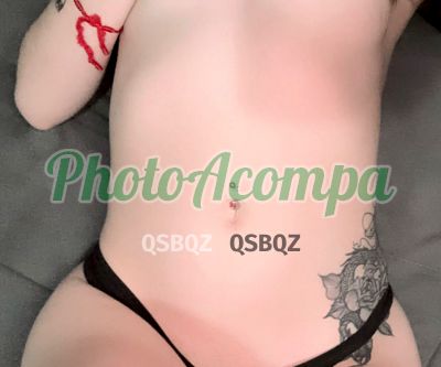 Violet, mulher que faz videochamadas e sexting