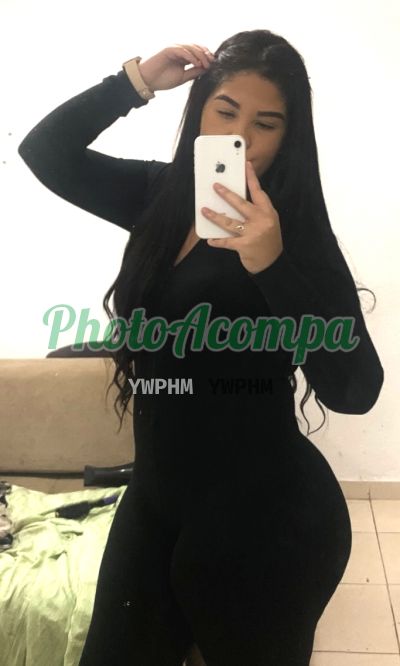 Kah, mulher que faz videochamadas e sexting